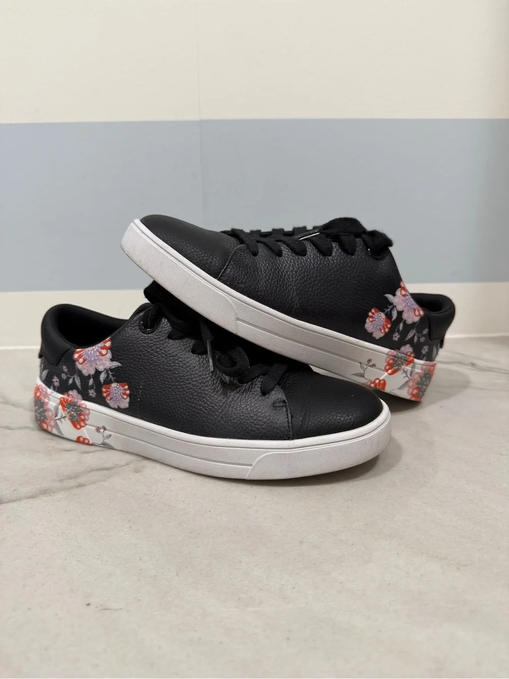 Ted Baker London Black Leather Floral-Accent Women's Sneakers Aariah size 6